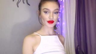 2.0 fawnkitten is an hot girl