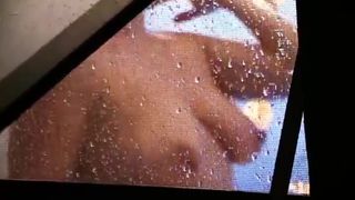 Espiandola Por la Ventana En La Ducha