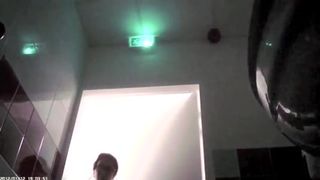 Espiando a mi hermanita en la ducha 4