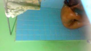 Espiando a Yamile ne la ducha
