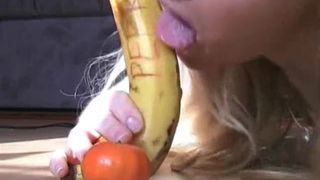 Tampon und Banane von Deutscher