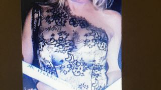 annik stripping and fingering herself