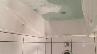 Le_Lea bathtub cum and milking