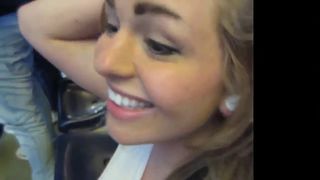 Hermosa Chica Atrevida En publico