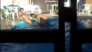 Espiando a mi primo y su novio en la alberca