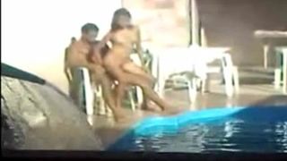 Espiando a mi primo y su novio en la alberca