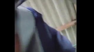 Espiando a la sobrina debajo de su falda y haciendo su