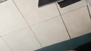 Espiandola Mientras Se Ducha Con Su Hijo