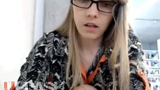 Blondine Nerry Flash1