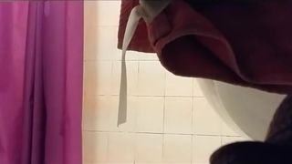 Espiando a la Hermosa Prima En la Ducha