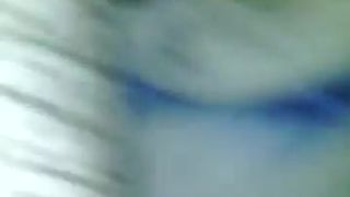 espiando a la hermana dormida