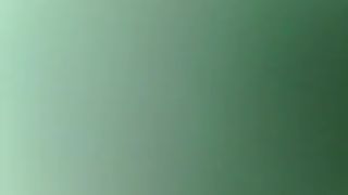 espiando a la hermana dormida