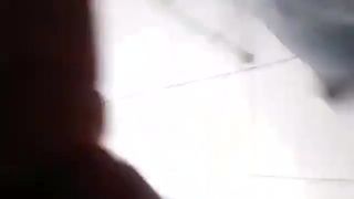 Mulher casada fazendo hora extra no salão