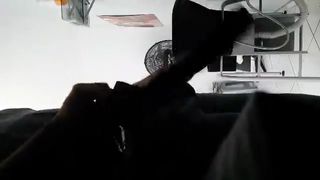 Mulher casada fazendo hora extra no salão