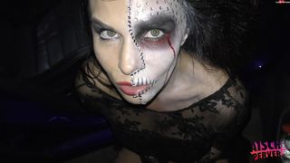 Aische Pervers Halloween Pervers   Mitten In Der Innenstadt Mit Aische Pervers in private premium video