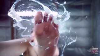 ELLIE IDOL FOOTJOB FACIAL FOR CUCKY in private premium video