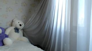 Polka_Lv showing her perfect body