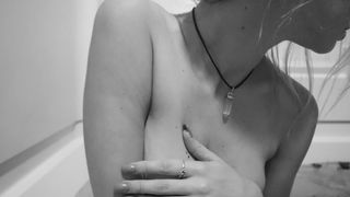 LilyIvy - Peppermint.and.Rose.Petals-Bampw.bath.tease-2017.05.25-720p