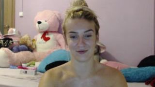KellyFoxxx Shows Quick Vagina