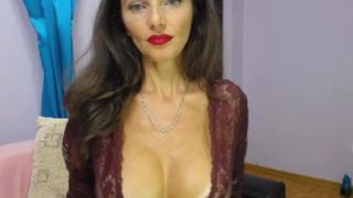 SilkyPussyLips round titties