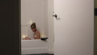 JASPERSWIFT ALIEN SPYS ON GIRL TAKING BATH