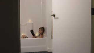 JASPERSWIFT ALIEN SPYS ON GIRL TAKING BATH