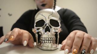 destinydiaz-wednesday-waiting-and-tapping-nails-2018-04-15_hYSHtv