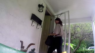 Arwen Datnoid - masseuse hides camera during session