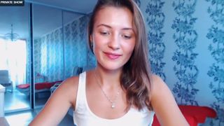 BiankaHulinganka LJ > Who can undress her?