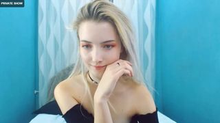 SPBMONROE LisaT@lented > Who can undress her?