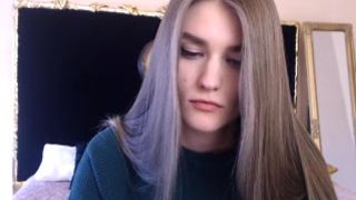 mmm gorgeous babe flash hot tits