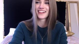 mmm gorgeous babe flash hot tits