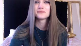 mmm gorgeous babe flash hot tits