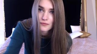 mmm gorgeous babe flash hot tits