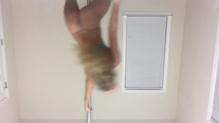 zoeytaylorxo naked pole dancing