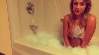 zoeytaylorxo bubble bath fun