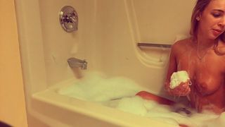 zoeytaylorxo bubble bath fun