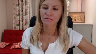 sexy ass schoolgirl dances flashes