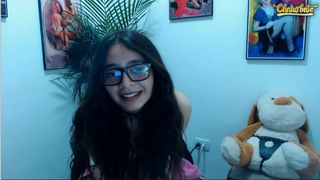 moon_lightt opens her vagina and introduces dildo