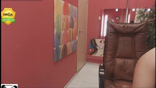 hollyextra squirt/pee in public