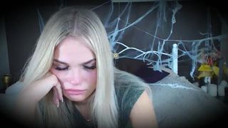 Dakotabonita is scared [halloween special]