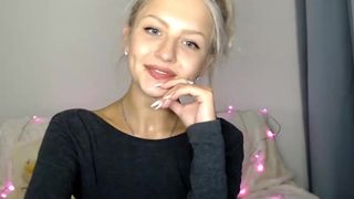 little_sophia_18 1 sideboobs