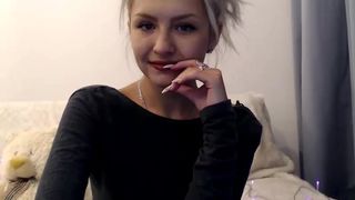 little_sophia_18 1 sideboobs