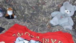 kenadeebear watching porn and masturbating