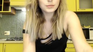 Emma_U2 1905201802