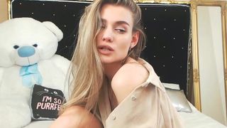 mm amazing babe gorgeous tits