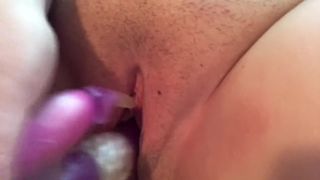 Sexy MILF Stretches her Tight Pussy