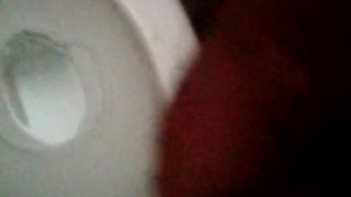 Una Paja En El Baño Público En Cámara Lenta.