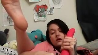 Cute Tattooed MILF Soaks the Bed after SQUIRTING!