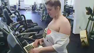 Tylerashay topless in the gym while people workout
